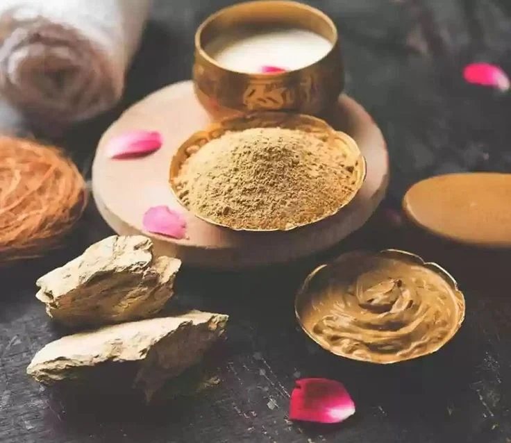 اسانس پودری چیست و چه تفاوتی با اسانس مایع دارد؟ راهنمای کاربردها و انتخاب