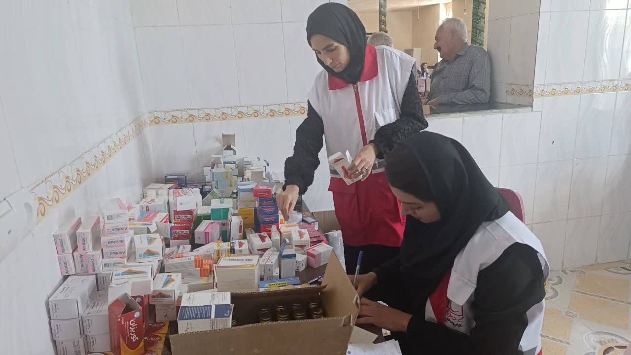 بهره مندی ۳۰۰ نفر از اهالی روستای چاویز ایلام از خدمات هلال احمر - خبرگزاری مهر | اخبار ایران و جهان